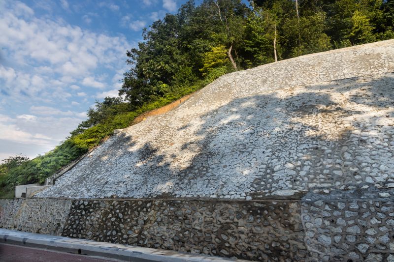Retaining Walls and Geogrids